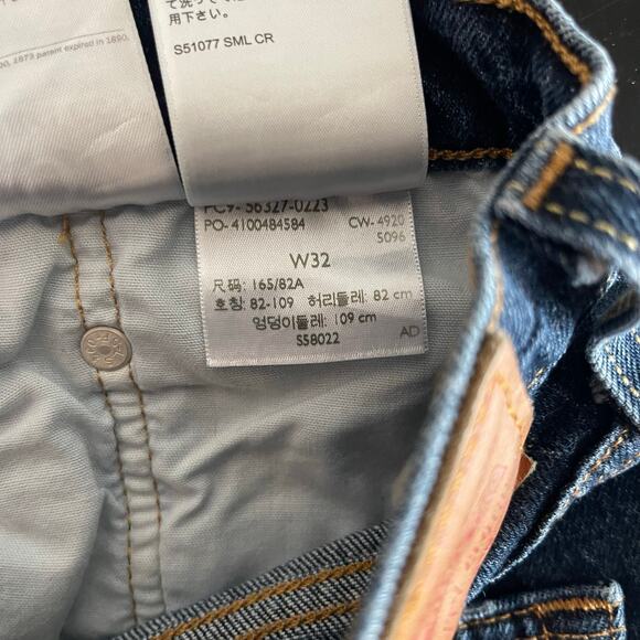 Levi’s Womens Cut Off Raw Hem Dark Wash Denim Shorts - Size 32 - Picture 7 of 7